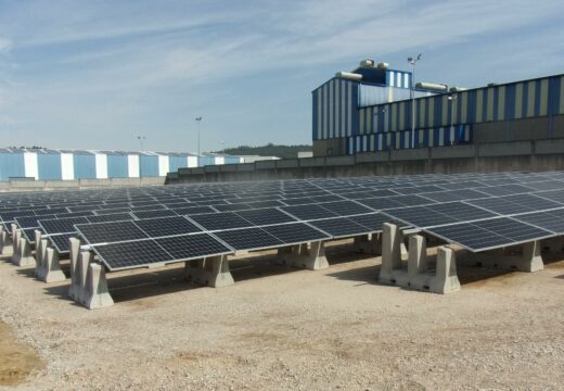 As solicitudes de instalacións fotovoltaicas para autoconsumo disparáronse no 2022 tanto en vivendas coma en empresas